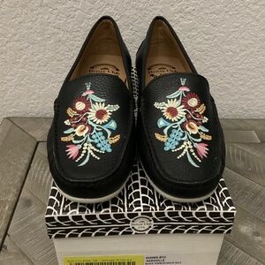 DRIVER CLUB USA Nashville Embroidered Loafer (Women), size 9.5